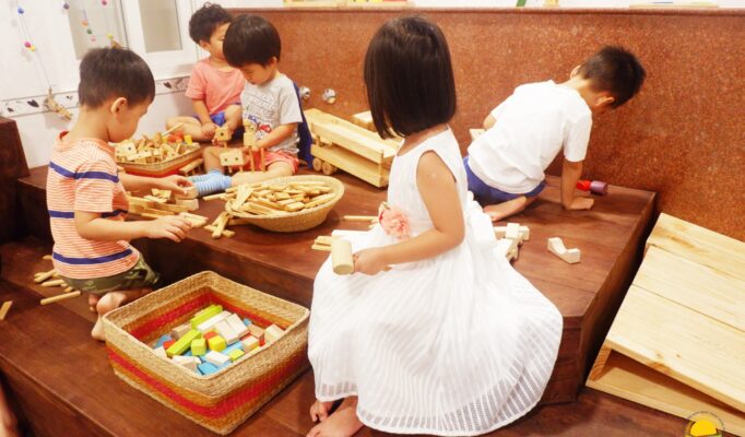 Cho trẻ đi học sớm giúp trẻ không quấy khóc