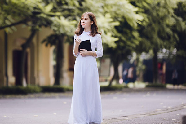 Áo dài trắng - nét đẹp bền vững theo thời gian