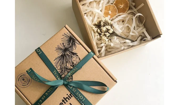 hop-qua-tang-cover-thuong_afa0362f61234d9aa36a72176ad3d995_33e34104211c41bb991afe7f39285a9e