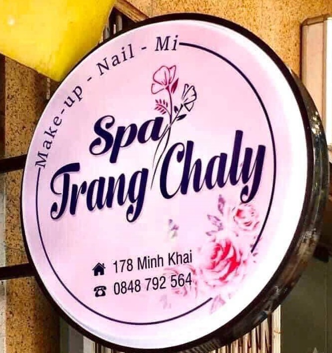 Bảng hiệu spa dạng hộp đèn tròn mang lại hiệu ứng thẩm mỹ trong khu phố đông người