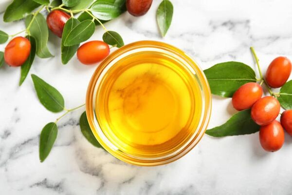 Jojoba giúp cân bằng và duy trì độ ẩm trên da đầu