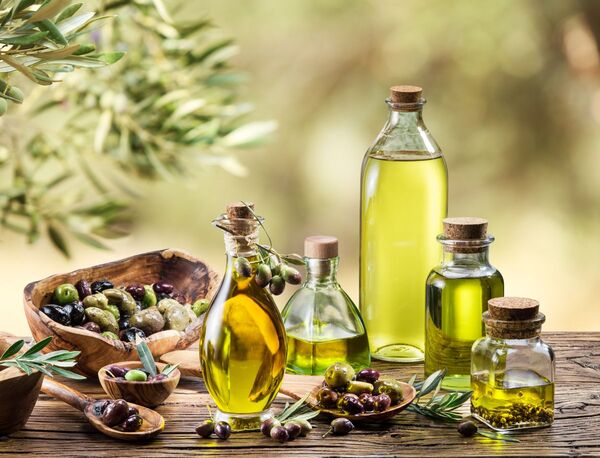 Dưỡng ẩm và làm mềm mượt tóc hiệu quả chỉ với tinh dầu oliu