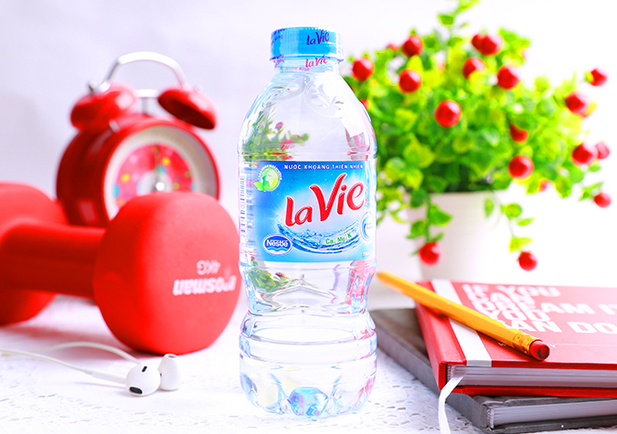 nuoc-khoang-lavie-chai-350ml